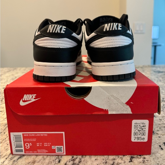 Nike Dunk Low “Black White” - Picture 5 of 6
